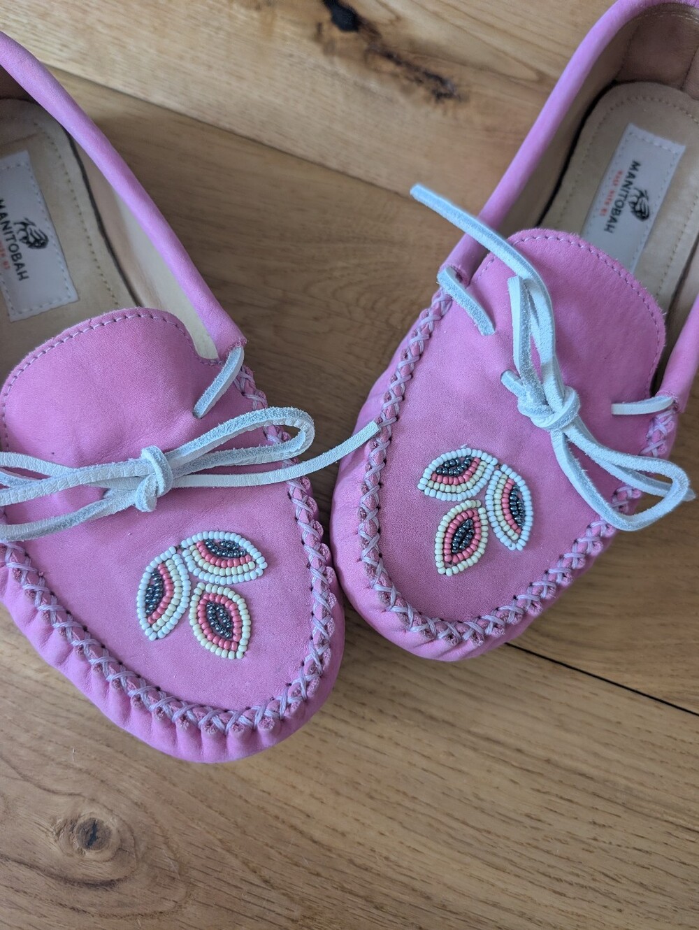 Manitobah Moccasins Size 7 (Marked 8) NWOB Pink Leather